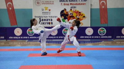 Genç karateciler Ağrı’da madalya için ter döktü