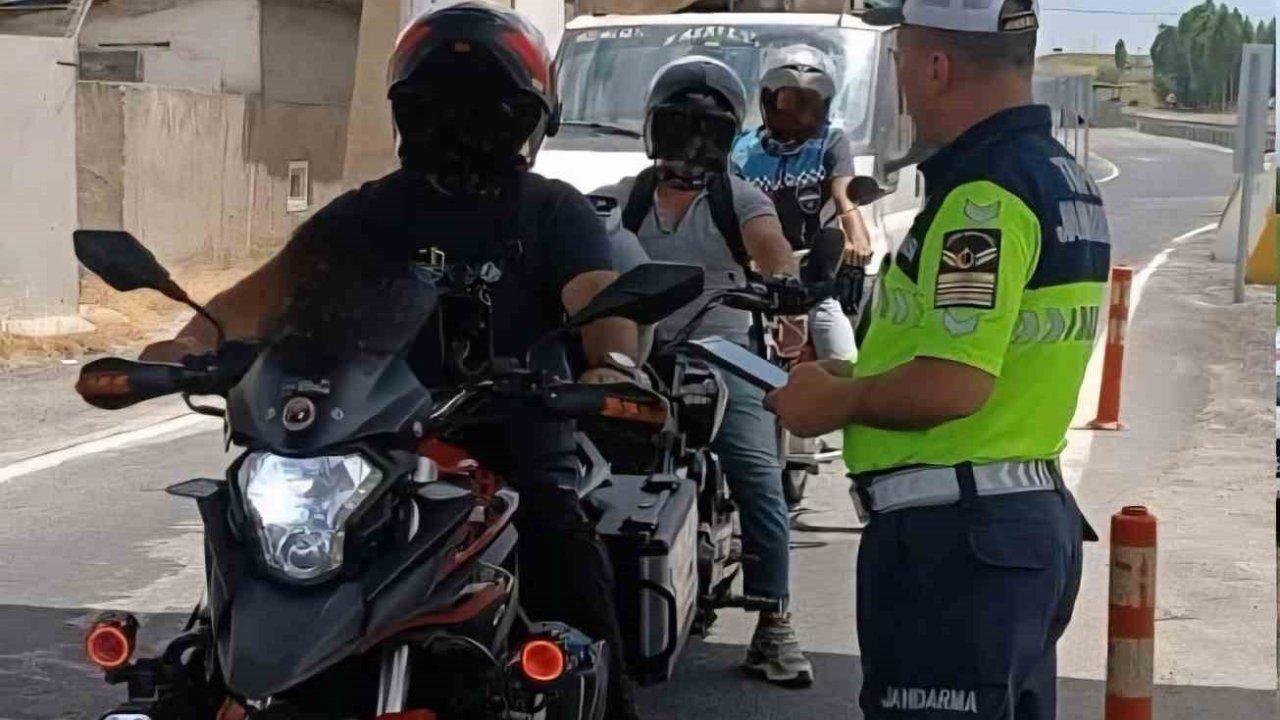 Jandarma ekipleri Ağrı’da 1645 kişiyi sorguladı, 21 araca ceza yazıldı
