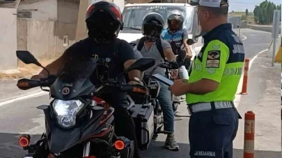 Jandarma ekipleri Ağrı’da 1645 kişiyi sorguladı, 21 araca ceza yazıldı
