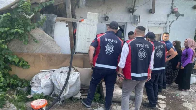 Kars’ta odunlukta çıkan yangın itfaiye ekiplerince söndürüldü