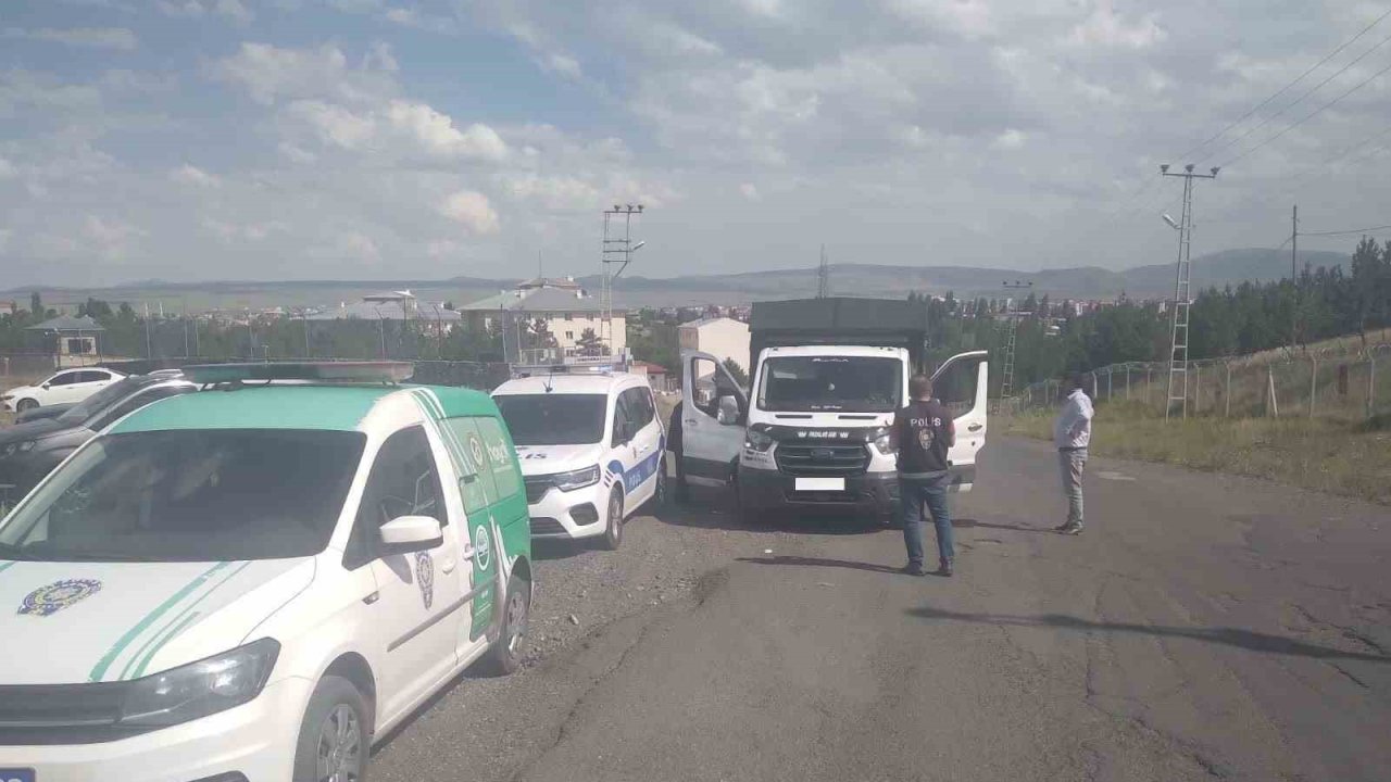Kars’ta polis uygulamaları sürüyor