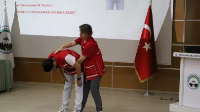 Kızılay’dan Belediye personeline ilk yardım eğitimi