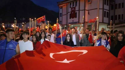 Oltu’da, Millî birlik ve beraberlik yürüyüşü düzenlendi