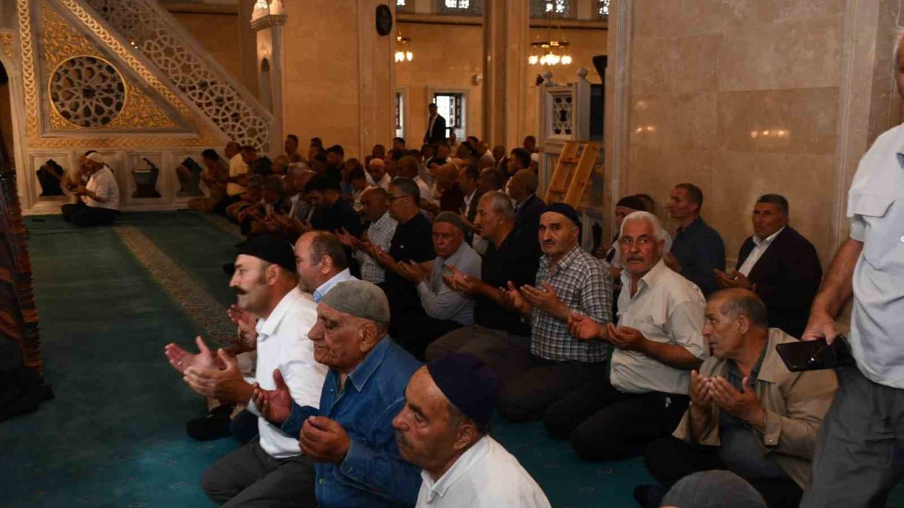Patnos’ta 15 Temmuz şehitleri dualarla anıldı