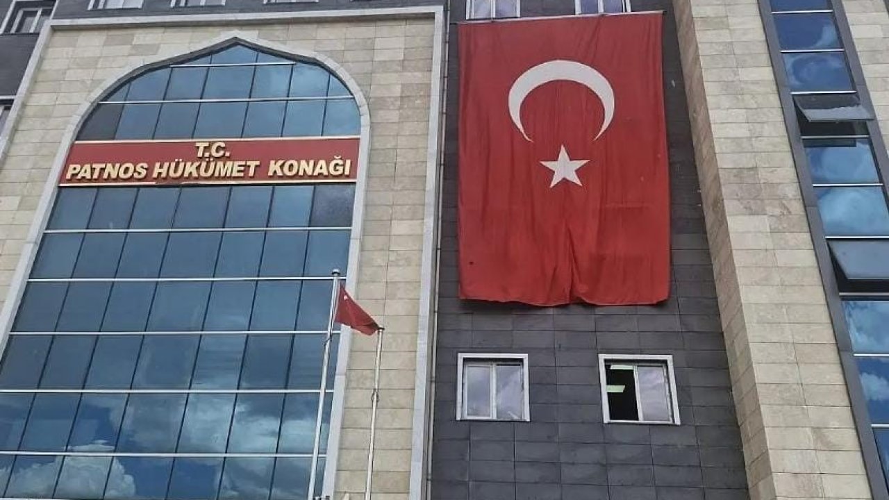Patnos’ta sokaklar al bayrakla donatıldı