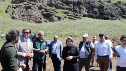 Rektör Emiroğlu, Hanak Harosman Kanyonu’nda İncelemelerde Bulundu