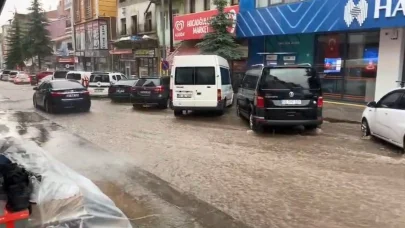 Sarıkamış’ta caddeler göle döndü