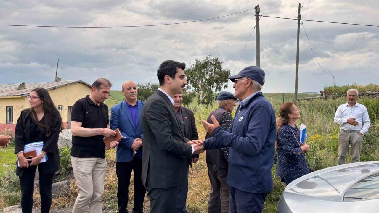 Susuz Kaymakamı Tutal, köyleri dolaşıyor