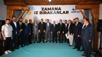 Zamana iz bırakanlara teşekkür ve plaket