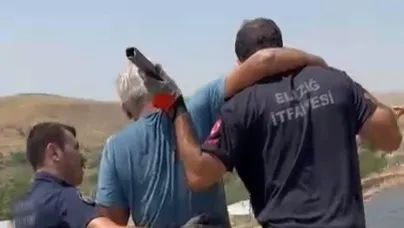 Devrilen demir profil vatandaşın kulağına saplandı
