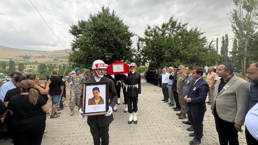 Şehidin naaşı 26 yıl sonra aile mezarlığına nakledildi