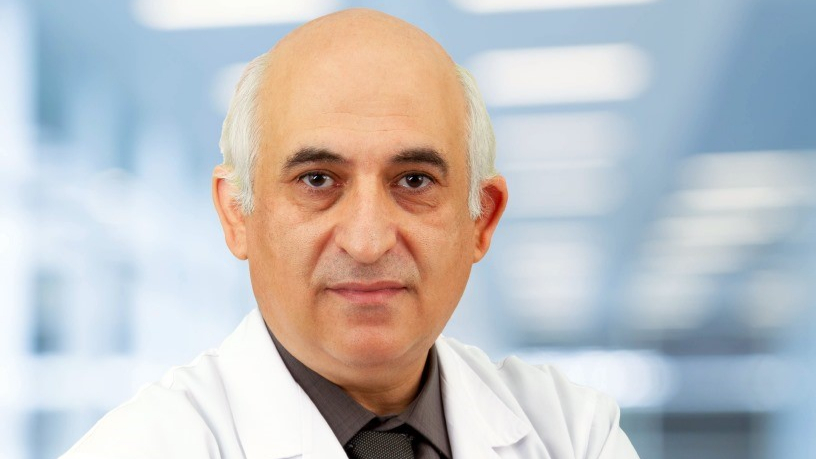 Prof. Dr. Özkan Polat, ürolojide önemli başarılara imza atıyor