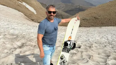 Ağustos ayında karda kayak keyfi
