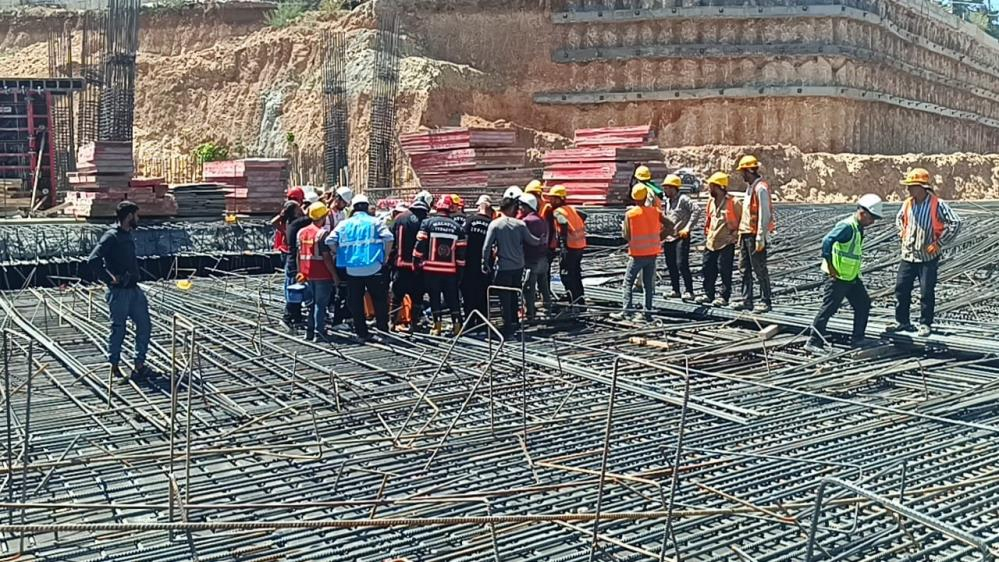 İnşaattan düşen işçi yaralandı
