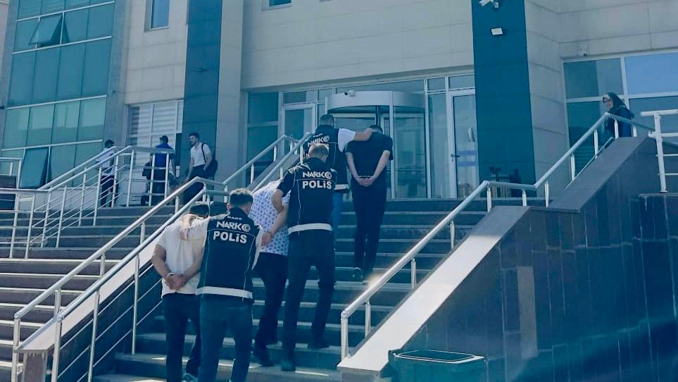 İşyerine uyuşturucu operasyonu: 2 kişi tutuklandı