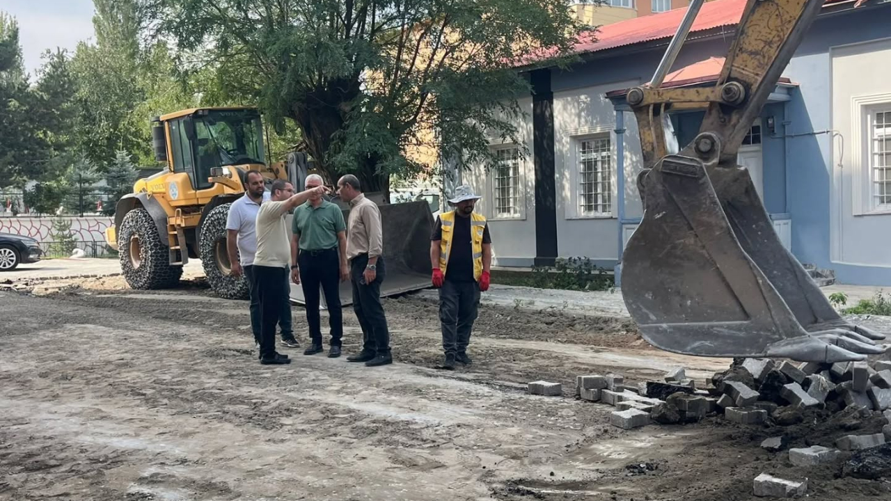 Kağızman’da yollar yenileniyor
