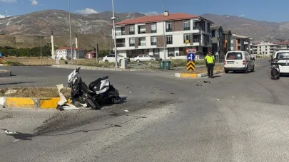 Otomobil ile elektrikli bisiklet çarpıştı