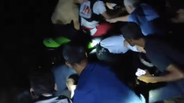 Nehirde mahsur kalan kişiler kurtarıldı