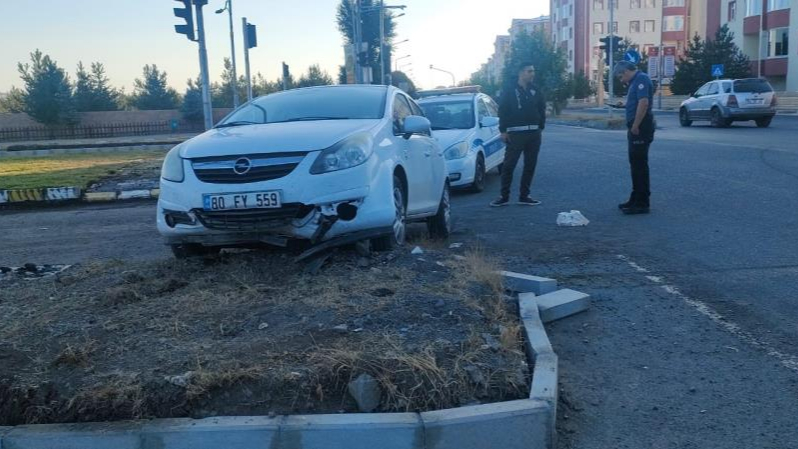 Kars'ta direksiyon başında kalp krizi geçiren sürücü hayatını kaybetti