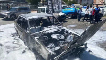 Yanan otomobil kullanılamaz hale geldi