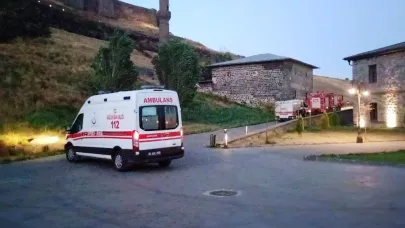 Kars Kalesi yine bir intihar şova sahne oldu