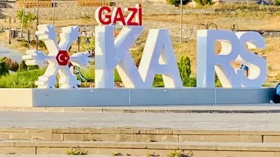 Gazi Kars yazısı ziyaretçilerini karşılıyor