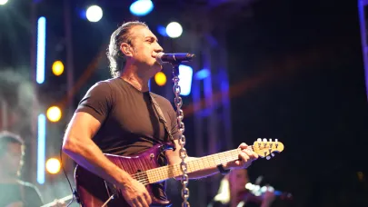 Kıraç konserinde dinleyiciler coştu