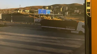 Direğe çarpan tır kameralara yansıdı