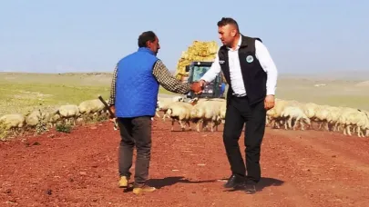 Müçük, köy ziyaretlerinde
