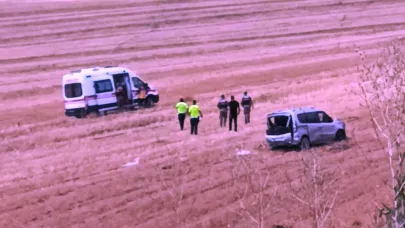 Kars - Susuz yolunda seyreden araç tarlaya savruldu