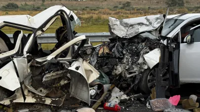 İki otomobilin çarpıştığı kazada 4 kişi öldü, 4 kişi yaralandı