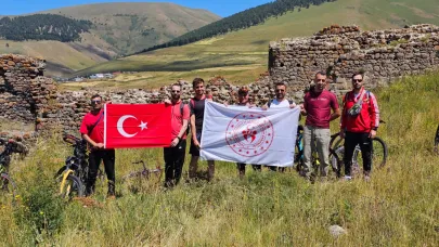 30 Ağustos Zafer Bayramı için Kalecik Kalesi'ne pedal çevirdiler