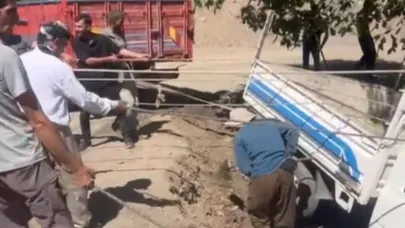 Kamyonet uçurumun kenarından halatla kurtarıldı