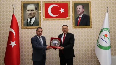 Ötüken Senger’den Rektör Gürel’e hayırlı olsun ziyareti
