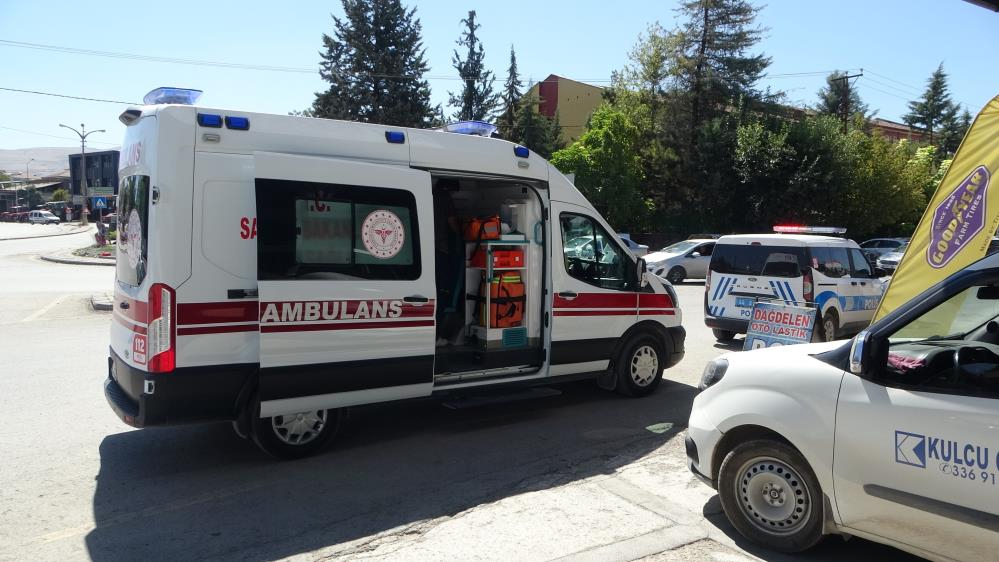 Kadın, tartıştığı eşini bıçakla yaraladı