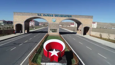 Kafkas Üniversitesi ana giriş kapısı trafiğe kapatılacak