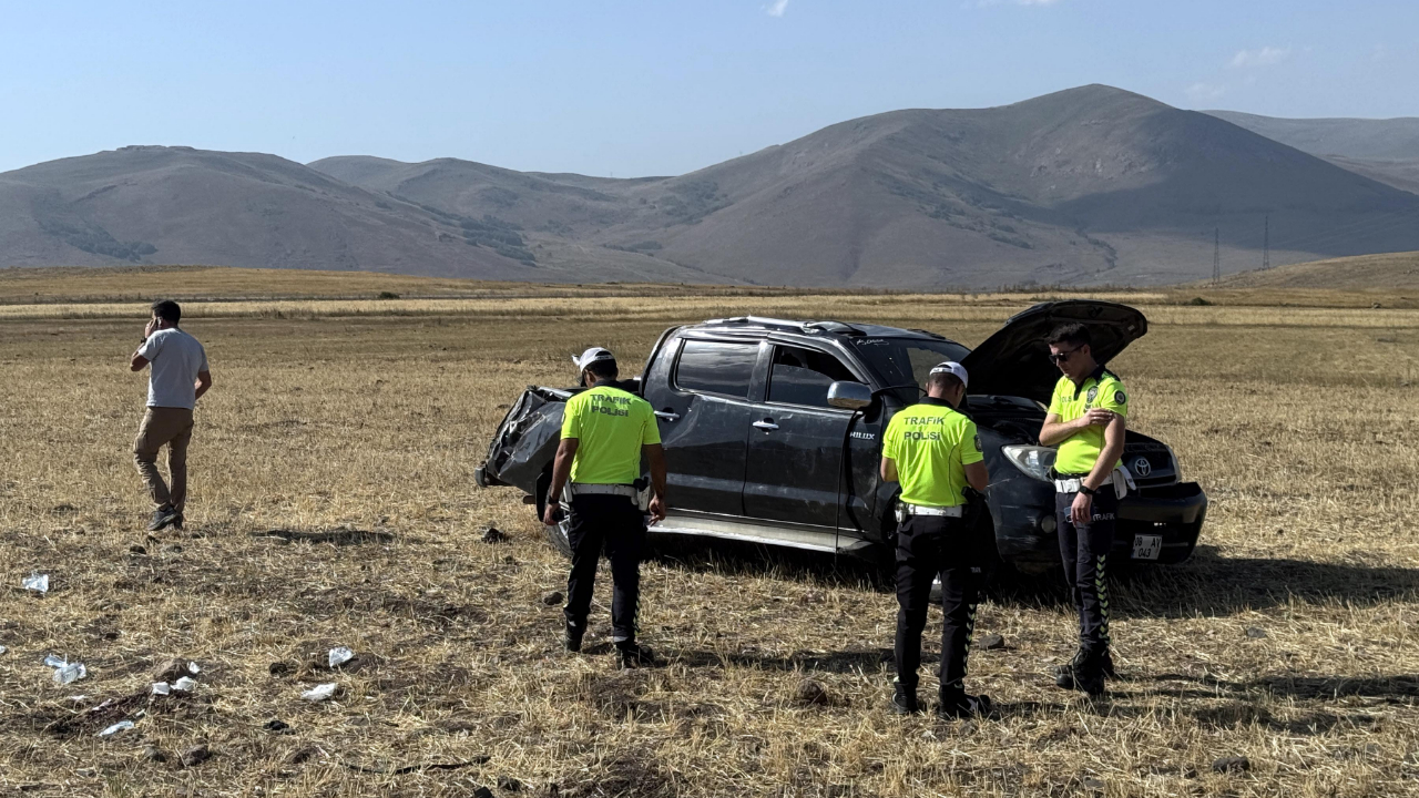 Kamyonet devrildi 3 kişi yaralandı