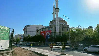 Işıklı Camisinde Bayrak ve Atatürk sevgisi
