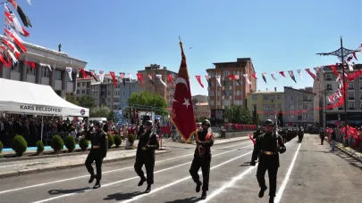 Kars’ta Zafer Bayramı coşkusu