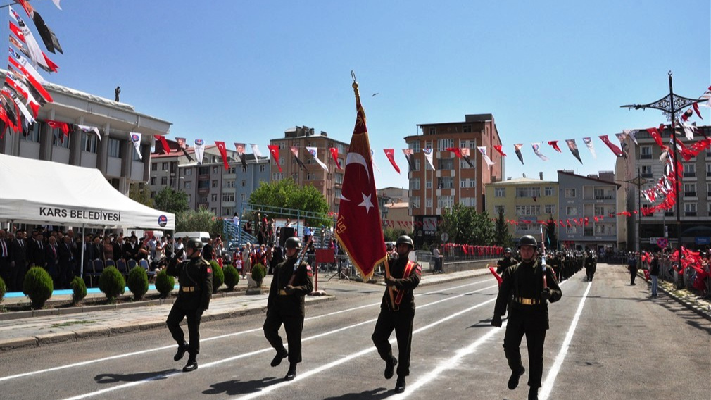 Kars’ta Zafer Bayramı coşkusu