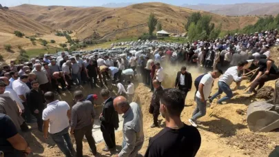 Kazada hayatını kaybeden aynı aileden 5 kişi toprağa verildi