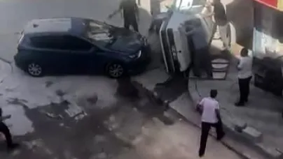 Kaza yapan otomobil yan yattı