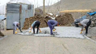 Köy yollarında asfalt ve kilit parke çalışmaları tamamlandı