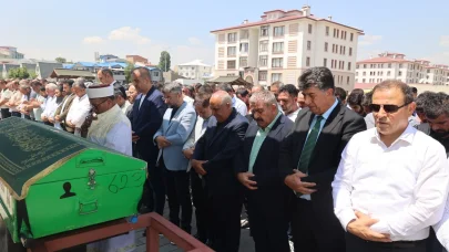 Başkan Akpunar’ın annesi toprağa verildi