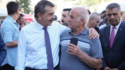Bakan Tekin memleketi Uzundere’de