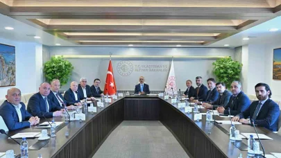 Erzurum heyeti Bakan Uraloğlu ile bir araya geldi