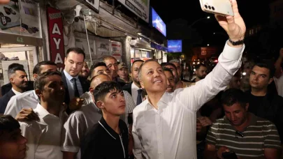Bakan Yerlikaya Ağrı’da esnafla buluştu