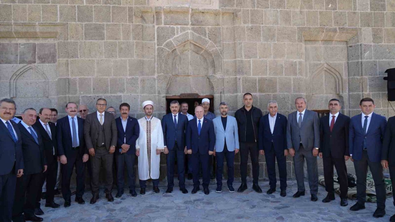 Erzurum Kale Mescit ’inde cuma namazı kılındı