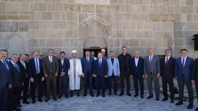 Erzurum Kale Mescit ’inde cuma namazı kılındı
