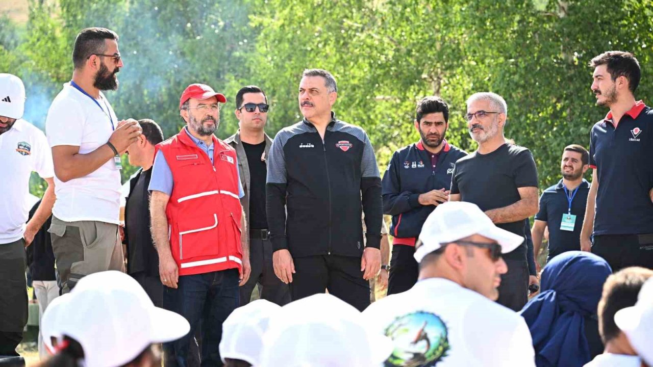 Genç Kızılay Erzurum ‘Afete Hazırım Kampı’ Konaklı’da başladı